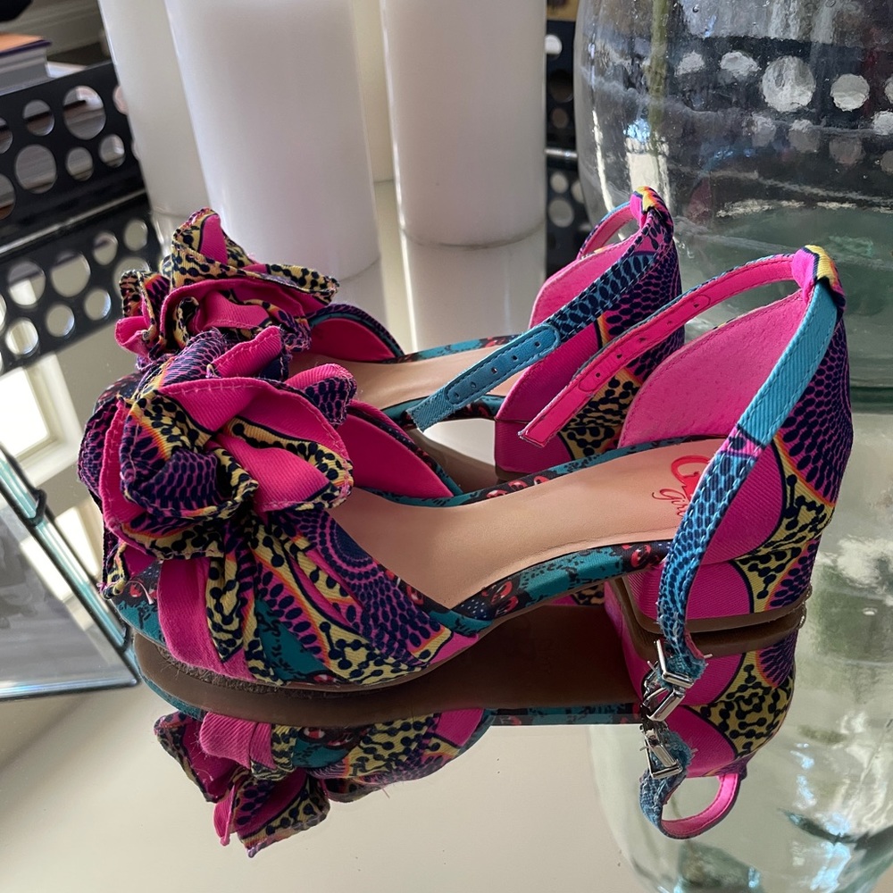 Girls size 11 1/2 GB sandal.